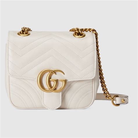 กระเป๋า GG Marmont mini bag inหนังสีขาว 